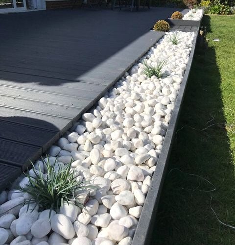 White cheap gravel stones